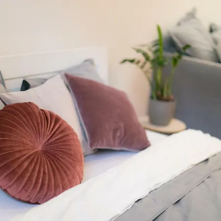By Let And Stromovka Apartamento *