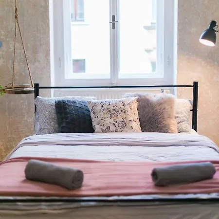 By Let And Stromovka Apartmán Praha